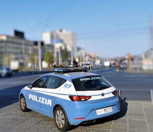 Napoli, Piazza Garibaldi, ruba uno zaino: arrestato grazie al geolocalizzatore degli auricolari