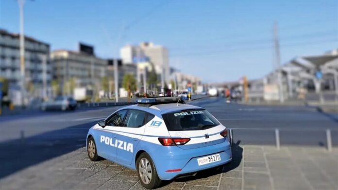 Napoli, Piazza Garibaldi, ruba uno zaino: arrestato grazie al geolocalizzatore degli auricolari