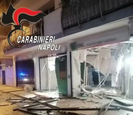 Pomigliano, ignoti fanno esplodere il bancomat BNL: colpo fallito nella notte