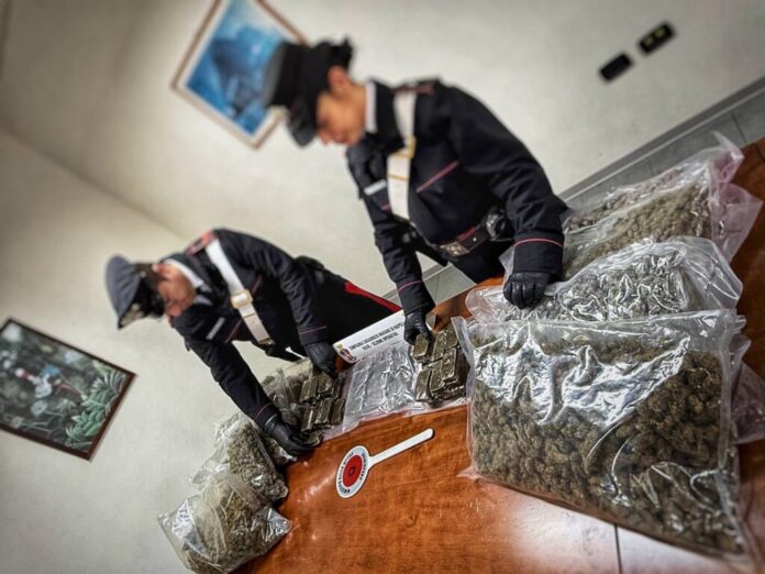 Mugnano di Napoli, 14 chili di droga in casa di un sorvegliato speciale: 48enne arrestato