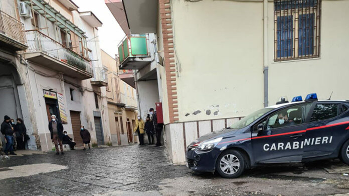 Sarno, accoltella il figlio durante una lite in casa: 20enne grave ma non in pericolo di vita, padre denunciato