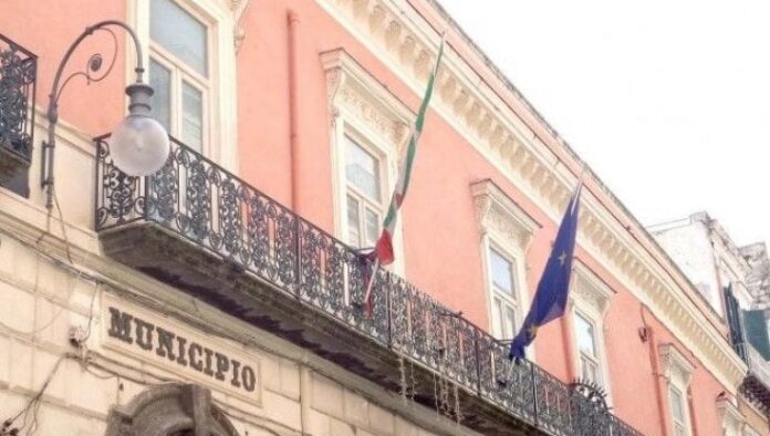 Torre Annunziata, false attestazioni al Comune: rinviati a giudizio tre consiglieri e un ex assessore