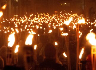 Nola, fiaccolata per il piccolo Domenico dopo il no al trapianto Nola, fiaccolata per il piccolo Domenico dopo il no al trapianto