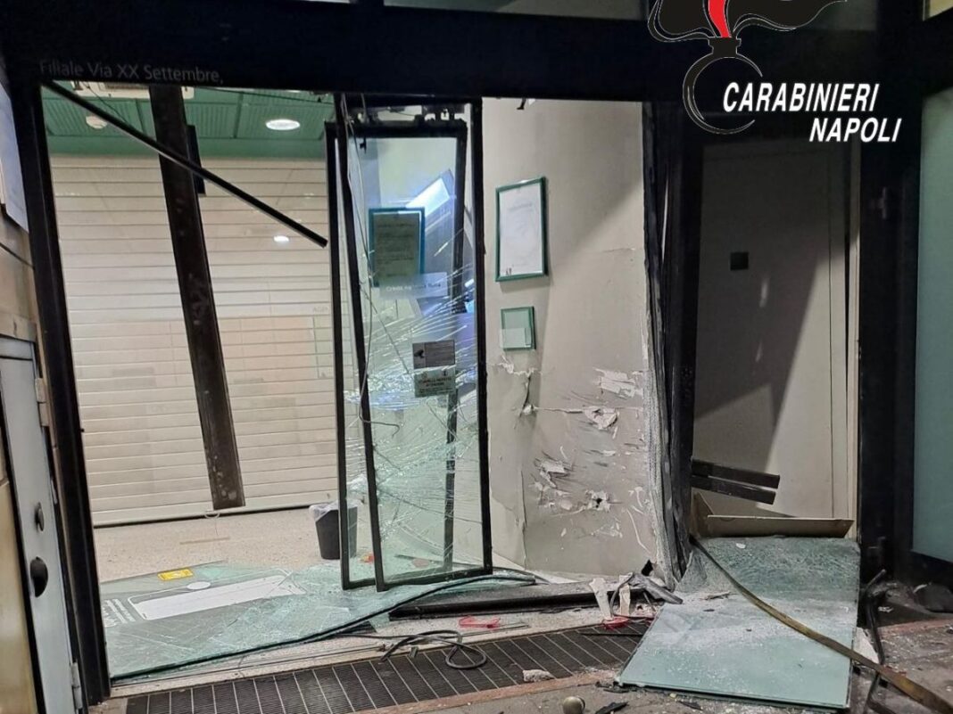 Assalto a un bancomat nel Napoletano