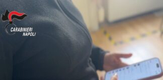 Una persona si accorge di essere stata truffata online