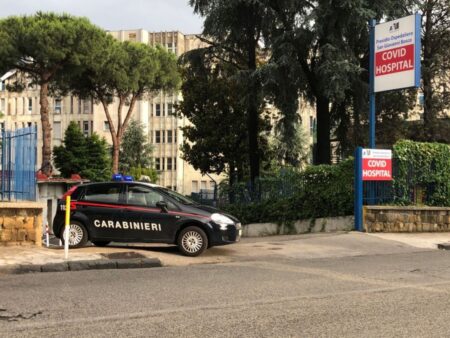 Carabinieri fuori il San Giovanni Bosco