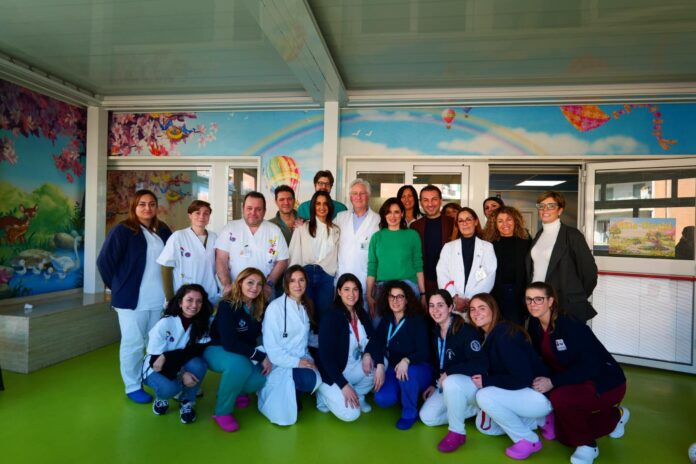 Luisa Ranieri in visita ai piccoli pazienti dell’A.O.R.N. Santobono Pausilipon di Napoli