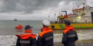 La motonave italiana Ievoleco Quarto si è incagliata sull'arenile di Castellammare di Stabia