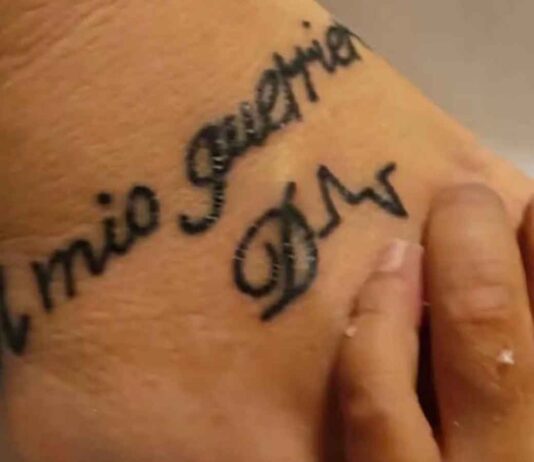 Il tatuaggio di mamma Patrizia per il piccolo di Napoli trapiantato