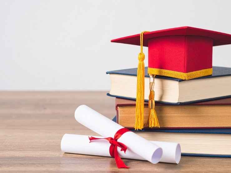 Lo scandalo diplomifici in provincia di Napoli