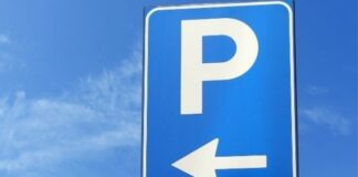 Segnala stradale parcheggio