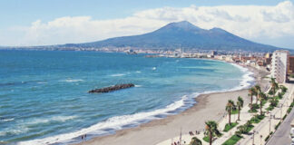 Castellammare di Stabia, il sindaco Vicinanza: “La spiaggia resta libera, il mare gratis è un diritto sociale”