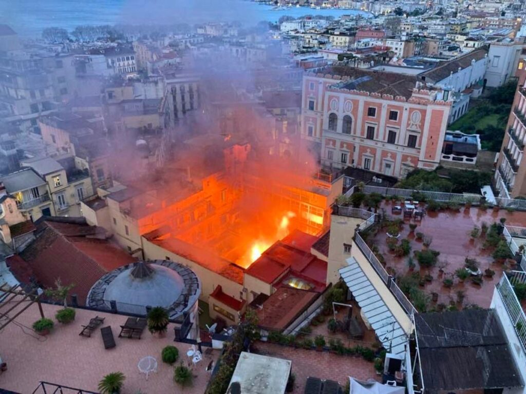 Incendio al Teatro Sannazzaro
