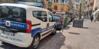 Castellammare di Stabia, controlli della Municipale: 17 patenti ritirate per uso del cellulare Castellammare di Stabia, controlli della Municipale: 17 patenti ritirate per uso del cellulare