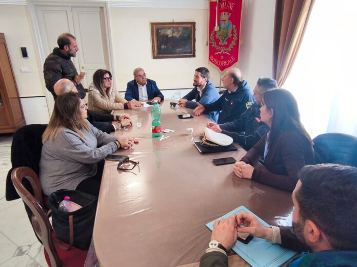 Boscoreale e Terzigno fanno squadra contro i rifiuti abbandonati: nasce la task force intercomunale Boscoreale e Terzigno fanno squadra contro i rifiuti abbandonati: nasce la task force intercomunale