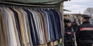 Giugliano in Campania: nel campo rom abiti di alta moda, controlli dei Carabinieri