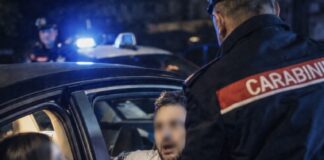 Giugliano in Campania: ai domiciliari ma in auto con una donna, arrestato 29enne