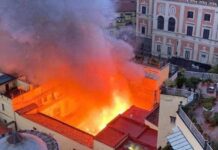 Napoli, incendio al Teatro Sannazaro: un milione dalla Regione e vertice in Prefettura per l’emergenza