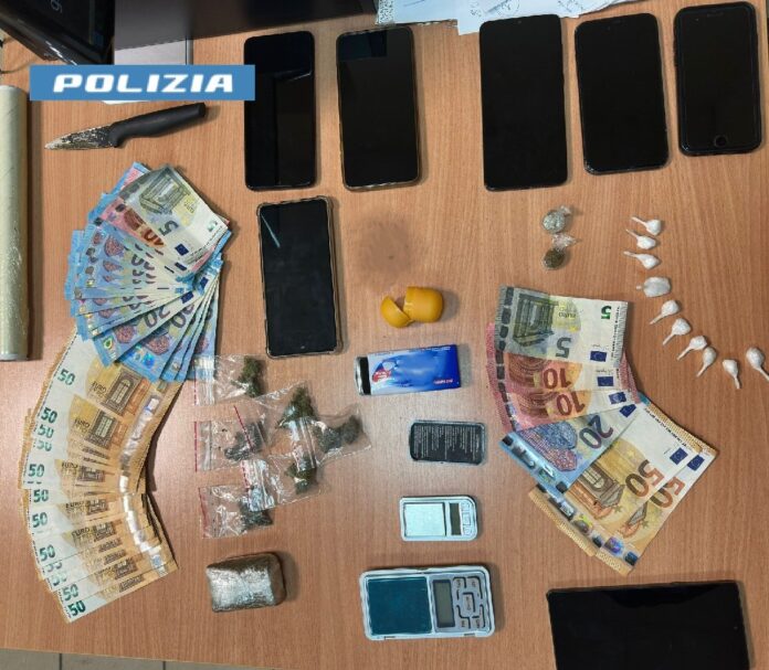 Scampia, sorpresi con la droga: due arresti della Polizia di Stato