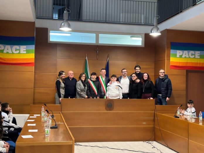 Mariglianella, insediato il primo Consiglio comunale delle ragazze e dei ragazzi Mariglianella, insediato il primo Consiglio comunale delle ragazze e dei ragazzi