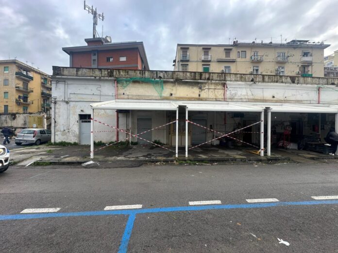 Castellammare, legalità e controlli: la Polizia Municipale libera due box al mercato e ritira cinque patenti