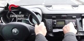 Giugliano in Campania: fermi in due auto insospettiscono i carabinieri, arrestati due pusher