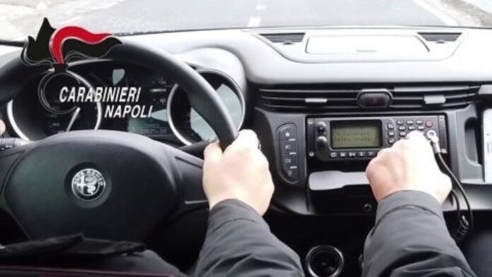 Giugliano in Campania: fermi in due auto insospettiscono i carabinieri, arrestati due pusher Giugliano in Campania: fermi in due auto insospettiscono i carabinieri, arrestati due pusher