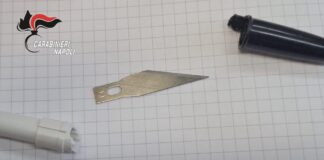Napoli, Secondigliano: “penna–taglierino” nelle mani di un 13enne. Intervengono i carabinieri