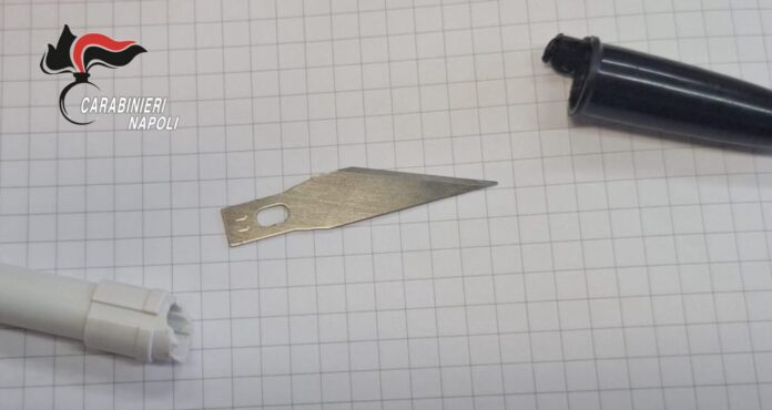 Napoli, Secondigliano: “penna–taglierino” nelle mani di un 13enne. Intervengono i carabinieri Napoli, Secondigliano: “penna–taglierino” nelle mani di un 13enne. Intervengono i carabinieri