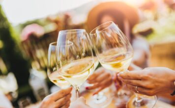 Vino bianco, storia e segreti di una bevanda straordinaria