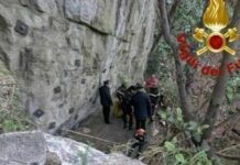 Pozzano, escursionista bloccato su un costone: salvato dopo una notte al freddo