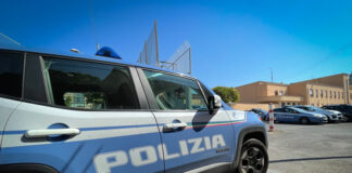 Napoli: strappa la borsa a una ragazza, arrestato dalla Polizia