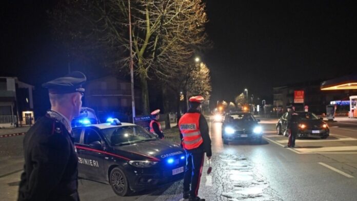 Arzano, carabinieri aggrediti durante un controllo: cinque arresti Arzano, carabinieri aggrediti durante un controllo: cinque arresti