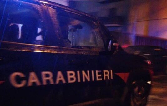Qualiano, fuga in auto per evitare il controllo: arrestati due giovani