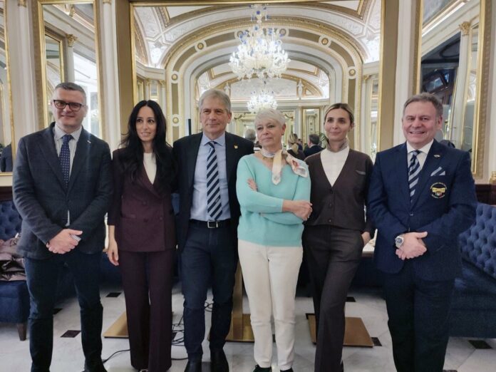 Importante evento A.M.I.R.A. nella sala degli specchi del Gran Caffè Gambrinus di Napoli Importante evento A.M.I.R.A. nella sala degli specchi del Gran Caffè Gambrinus di Napoli