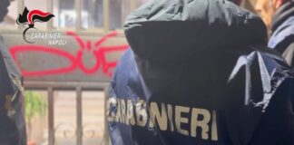 Carabinieri durante l'operazione