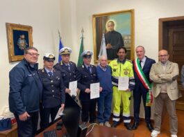 Encomi a Torre del Greco: premiati agenti e volontario per il salvataggio di un 75enne colto da infarto