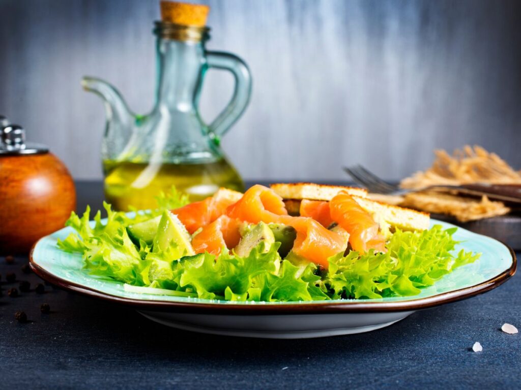 Ingredienti della dieta mediterranea su un tavolo