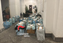 Napoli, scoperta manifattura di alta moda contraffatta nel quartiere Pendino: sequestrati capi per 30mila euro