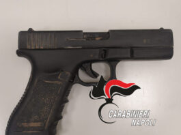 Arzano, controlli dopo gli omicidi: trovato con una pistola clandestina, arrestato 49enne