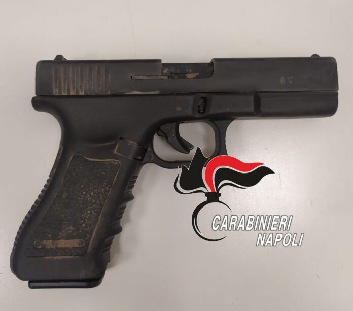 Arzano, controlli dopo gli omicidi: trovato con una pistola clandestina, arrestato 49enne