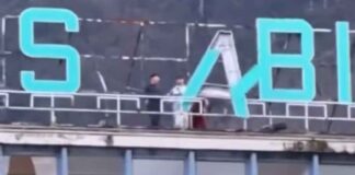 Ragazzini su tetto ex Nuove Terme di Stabia, video virale