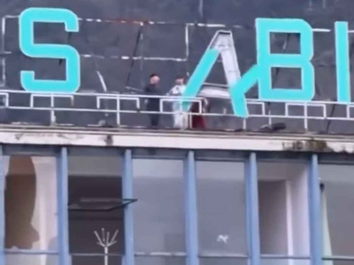 Ragazzini su tetto ex Nuove Terme di Stabia, video virale