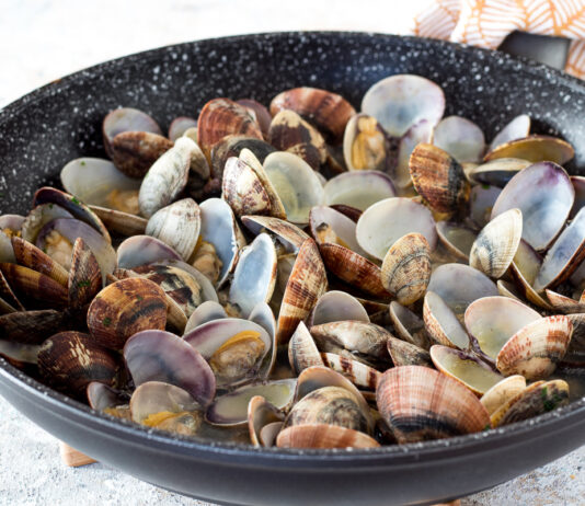 Torre del Greco, vongole senza tracciabilità: denunciato 73enne