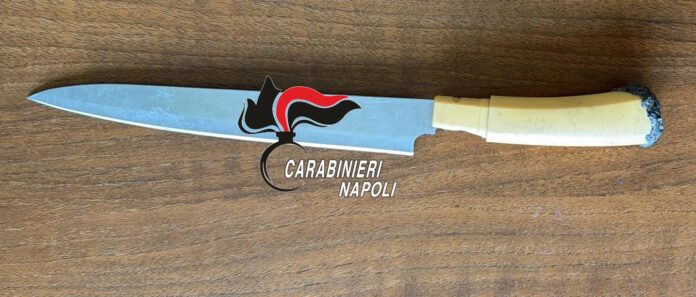 Marano, lite su un autobus ANM: 28enne arrestato con un coltello