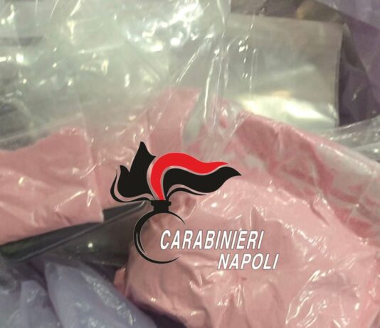Napoli, sequestrati 100mila euro in “cocaina rosa”: arrestata madre 29enne, in casa anche il figlio