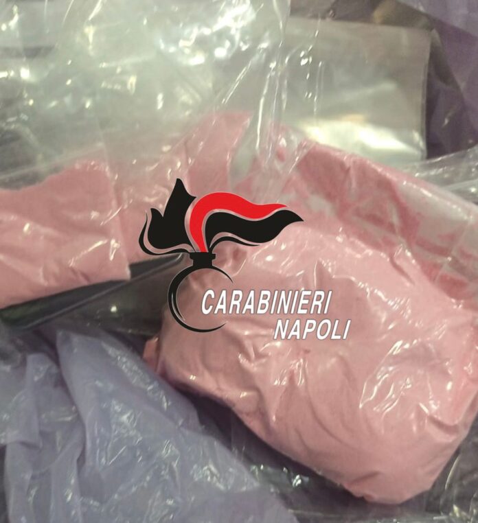 Napoli, sequestrati 100mila euro in “cocaina rosa”: arrestata madre 29enne, in casa anche il figlio Napoli, sequestrati 100mila euro in “cocaina rosa”: arrestata madre 29enne, in casa anche il figlio