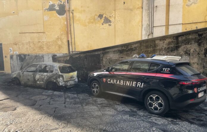 Gragnano, incendia i vestiti della compagna e distrugge un’auto: 34enne arrestato