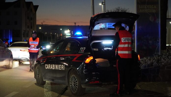 Marano–Villaricca, inseguimento nella notte: due arresti dopo la fuga con un’auto rubata