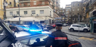 Napoli, controlli dei carabinieri a Porta Capuana: 79 persone identificate